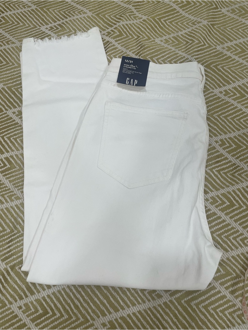 GAP White Frayed, distressed Hem High-Rise Ankle Jeans